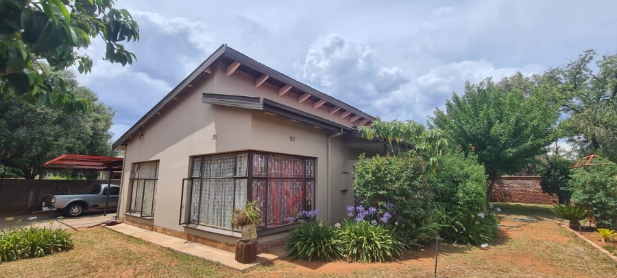 To Let 4 Bedroom Property for Rent in Hadison Park Northern Cape